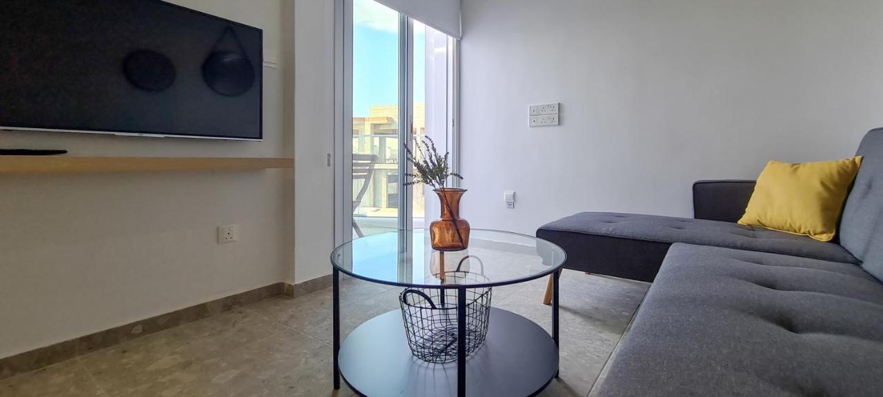 Phaedrus Living: Seaside Luxury Flat Lighthouse 69 Apartment Paphos ภายนอก รูปภาพ